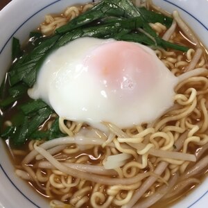 にら、もやしの月見醤油ラーメン